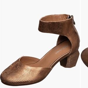 Antelope Women's Metallic Bronze Heels